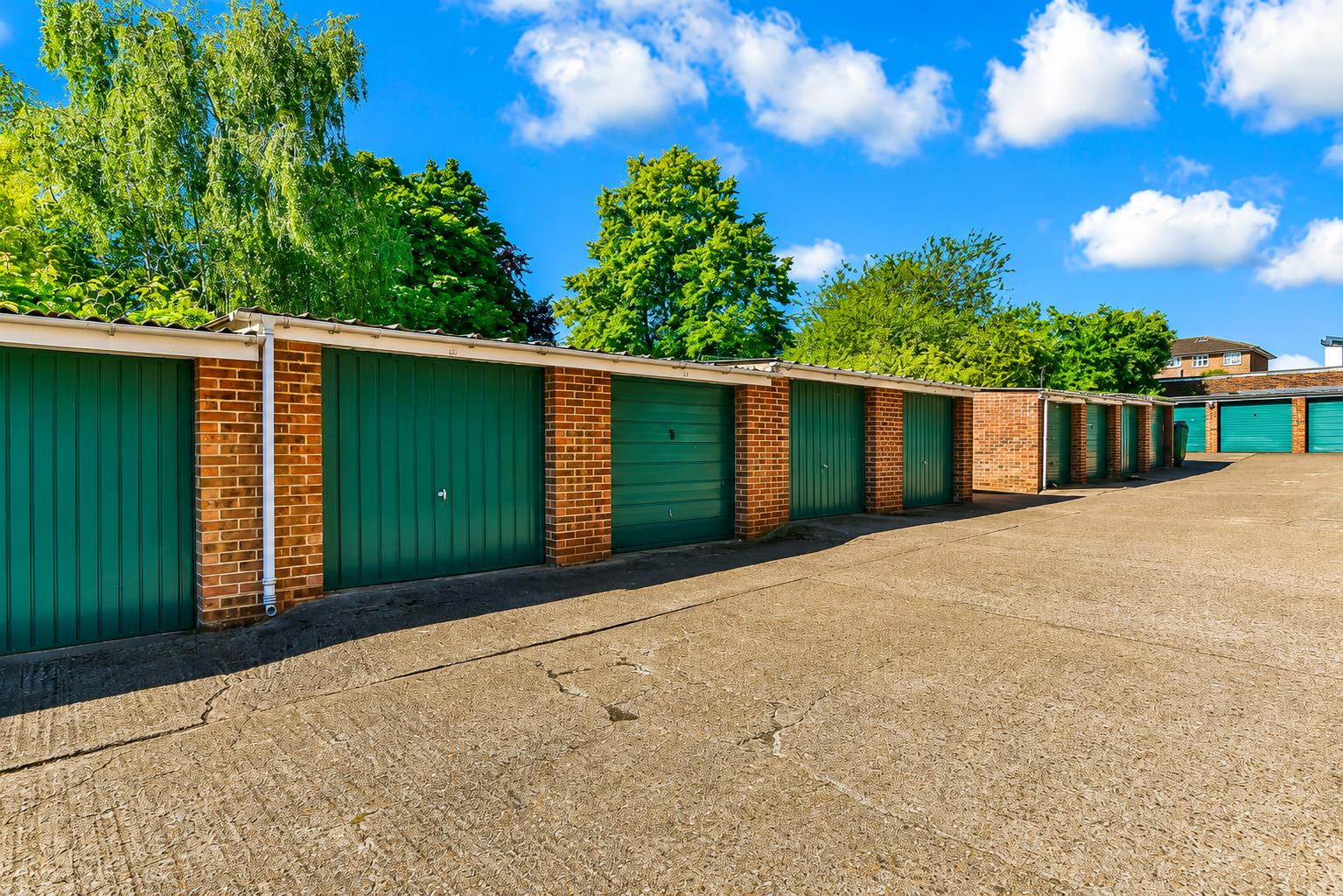1 bed property in Grange Road, Sutton